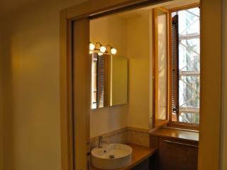 Pantheon Hotel *