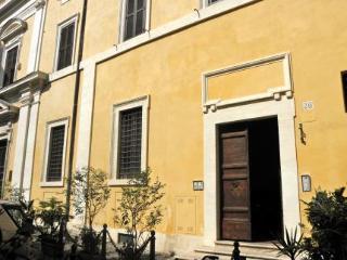 Pantheon Hotel *